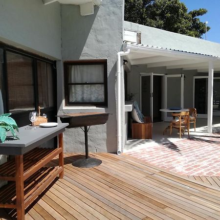 Livesey Lodge Guest House Hermanus Exteriör bild