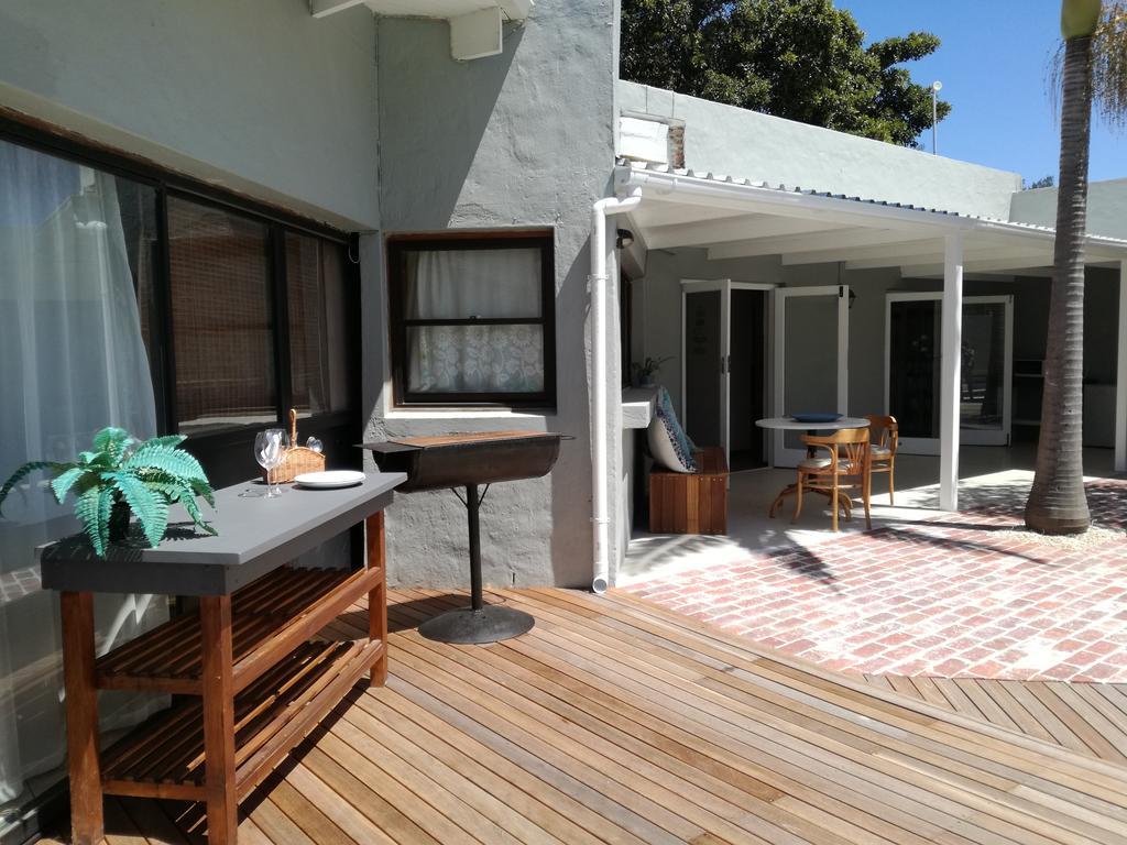 Livesey Lodge Guest House Hermanus Exteriör bild